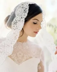 Весільні зачіски з іспанської фатою фото (весільні) Весільні зачіски з іспанської фатою фото