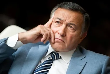 Таджицькі мігранти просять українського мільярдера повернути їхні паспорти, новини таджикистану (паспорта) Таджицькі мігранти просять українського мільярдера повернути їхні паспорти, новини таджикистану