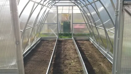 Теплі грядки в теплиці своїми руками підігрів землі і грунту обігрів, полікарбонат зробити, навесні (грядки) Теплі грядки в теплиці своїми руками підігрів землі і грунту обігрів, полікарбонат зробити, навесні