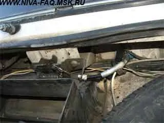 Трос відкривання капота
