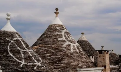 Труллі незвичайні кам'яні будинки в італійському місті Альберобелло (незвичайні) Труллі незвичайні кам'яні будинки в італійському місті Альберобелло