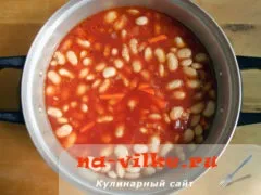 Тушкована курка з квасолею в томатному соусі по-домашньому (курка) Тушкована курка з квасолею в томатному соусі по-домашньому