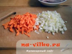 Тушкована курка з квасолею в томатному соусі по-домашньому (курка) Тушкована курка з квасолею в томатному соусі по-домашньому