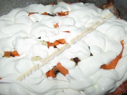 Тушкуємо в сметані курку з овочами часником та морквою (курку) Тушкуємо в сметані курку з овочами часником та морквою