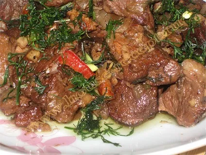 Тушкуємо в сметані курку з овочами часником та морквою (сметані) Тушкуємо в сметані курку з овочами часником та морквою