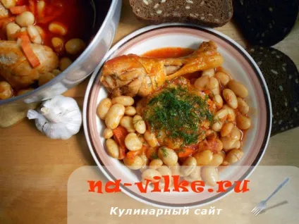 Тушкована курка з квасолею в томатному соусі по-домашньому (курка) Тушкована курка з квасолею в томатному соусі по-домашньому