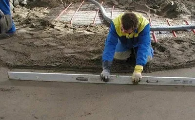 Пристрій теплих водяних підлог на бетонній стяжці склад і товщина розчину сухий і напівсухий (висота стяжки над водяним теплою підлогою) Пристрій теплих водяних підлог на бетонній стяжці склад і товщина розчину сухий і напівсухий
