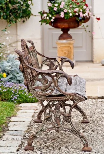Затишне місце для відпочинку в саду (саду) Затишне місце для відпочинку в саду