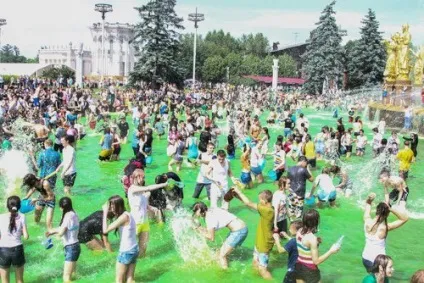 Велика водна битва або флешмоб ВВБ сучасне розвага молоді (дитина) Велика водна битва або флешмоб ВВБ сучасне розвага молоді