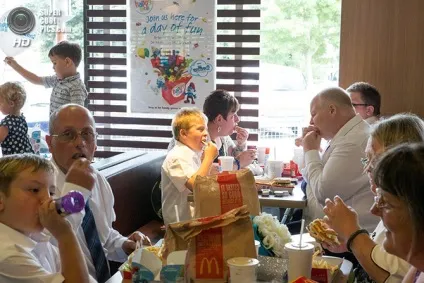 Весілля в mcdonald's, fresher - найкраще з рунета за день! (Mcdonald) Весілля в mcdonald's, fresher - найкраще з рунета за день!