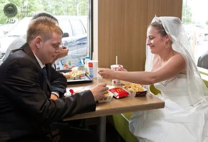 Весілля в mcdonald's, fresher - найкраще з рунета за день! (День) Весілля в mcdonald's, fresher - найкраще з рунета за день!