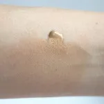 Чи всі тональні друкуються на одязі тест-драйв на стійкість, beauty insider (max factor) Чи всі тональні друкуються на одязі тест-драйв на стійкість, beauty insider