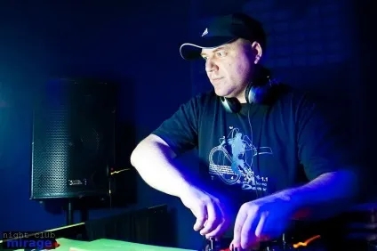 Хороший звук і світло на весіллі та інших святах, арт-портал «showbaza» (звук) Хороший звук і світло на весіллі та інших святах, арт-портал «showbaza»