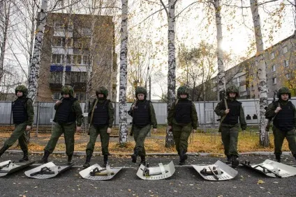 У спецназі тільки дівчата, si vis pacem, para bellum! (Спецназі) У спецназі тільки дівчата, si vis pacem, para bellum!