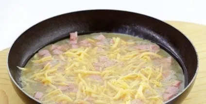 Яєчня з сиром (твердим, плавленим) покрокові рецепти (яєчня з ковбасою і сиром) Яєчня з сиром (твердим, плавленим) покрокові рецепти