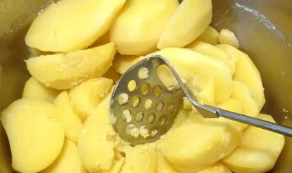 Закритий пиріг з грибами фото і рецепти з куркою, картоплею, сиром і фаршем (пиріг) Закритий пиріг з грибами фото і рецепти з куркою, картоплею, сиром і фаршем