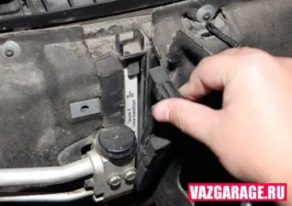 Заміна салонного фільтра на Пріорі своїми руками (повинен) Заміна салонного фільтра на Пріорі своїми руками