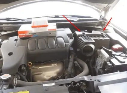 Заміна повітряного фільтра в автомобілі nissan своїми руками (nissan) Заміна повітряного фільтра в автомобілі nissan своїми руками