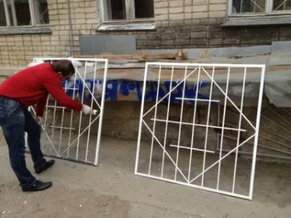 Захист віконних прорізів за допомогою решіток, декоративні решітки на вікна, як правильно встановити (прорізів) Захист віконних прорізів за допомогою решіток, декоративні решітки на вікна, як правильно встановити