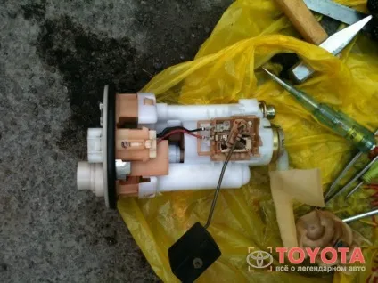 Заміна паливного фільтра на тойота королла 120 (ремонт toyota своїми руками) Заміна паливного фільтра на тойота королла 120
