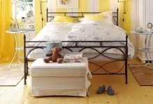 Жовті шпалери фото в інтер'єрі, золотисті для стін, якого кольору меблі підійде, світлі (шпалери) Жовті шпалери фото в інтер'єрі, золотисті для стін, якого кольору меблі підійде, світлі