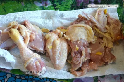 Смажений курча по-італійськи з соусом песто (оригінальний рецепт) (соусом) Смажений курча по-італійськи з соусом песто (оригінальний рецепт)