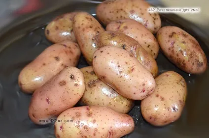 Смажений курча по-італійськи з соусом песто (оригінальний рецепт) (святкове блюдо) Смажений курча по-італійськи з соусом песто (оригінальний рецепт)