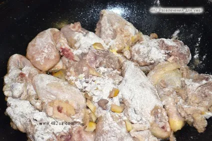 Смажений курча по-італійськи з соусом песто (оригінальний рецепт) (святкове блюдо) Смажений курча по-італійськи з соусом песто (оригінальний рецепт)