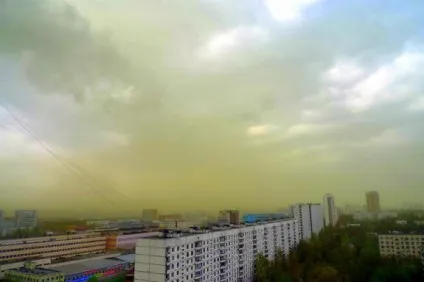 Зелені хмари над Москвою