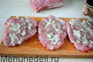 Свинина в духовці з помідорами і сиром (рецепти повсякденні) Свинина в духовці з помідорами і сиром