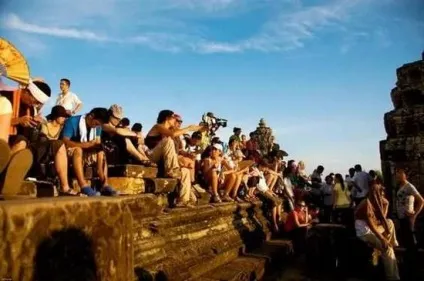 7 Місць, де потрібно зустрічати заходи, пам'ятки (зустрічати) 7 Місць, де потрібно зустрічати заходи, пам'ятки