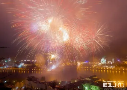 А де триколор городяни обговорюють приголомшливий салют в Запоріжжі (завершилося шикарним салютом) А де триколор городяни обговорюють приголомшливий салют в Запоріжжі