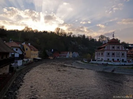 квітневі ходіння