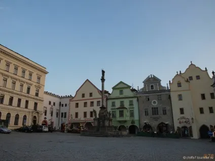 квітневі ходіння
