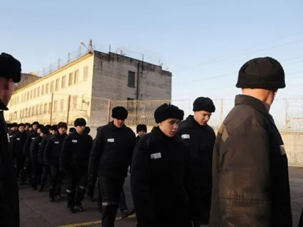 Атрибути справжнього бандита з 90-х () Атрибути справжнього бандита з 90-х