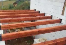 Балки перекриття дерев'яні між поверхами, міжповерхові в цегляному будинку приватному, дерева другого (балки) Балки перекриття дерев'яні між поверхами, міжповерхові в цегляному будинку приватному, дерева другого