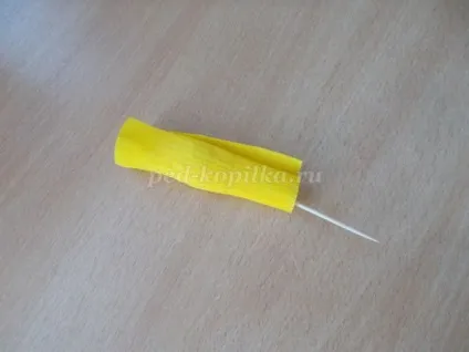 Букет нарцисів з цукерок
