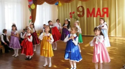 Що за диво! Карнавальні костюми! (Значення костюмів в творчому перевтілення дітей) (для вчителів) Що за диво! Карнавальні костюми! (Значення костюмів в творчому перевтілення дітей)