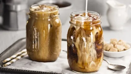 Coffee estate - містить кавовий cold brew більше кофеїну, ніж гарячий кави (кавовий) Coffee estate - містить кавовий cold brew більше кофеїну, ніж гарячий кави
