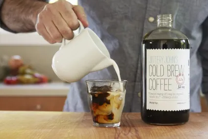 Coffee estate - містить кавовий cold brew більше кофеїну, ніж гарячий кави (містить) Coffee estate - містить кавовий cold brew більше кофеїну, ніж гарячий кави
