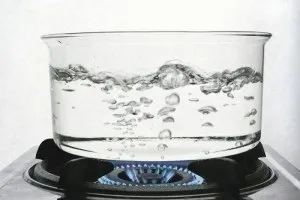 Теплота пароутворення води і температура кипіння води в залежності від тиску - таблиця на (вода і розчини) Теплота пароутворення води і температура кипіння води в залежності від тиску - таблиця на