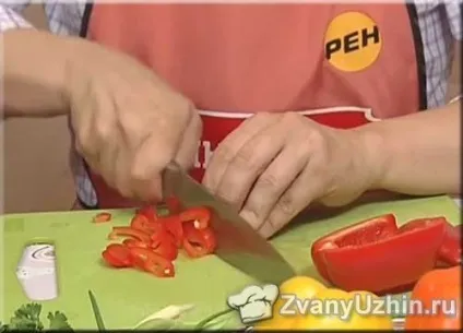 Теплий салат з куркою, квасолею і перцем (болгарський перець) Теплий салат з куркою, квасолею і перцем