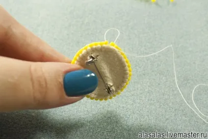 Робимо брошку-ромашку з бісеру - ярмарок майстрів - ручна робота, handmade (ромашка) Робимо брошку-ромашку з бісеру - ярмарок майстрів - ручна робота, handmade