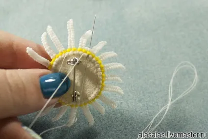 Робимо брошку-ромашку з бісеру - ярмарок майстрів - ручна робота, handmade (вишивка бісером) Робимо брошку-ромашку з бісеру - ярмарок майстрів - ручна робота, handmade