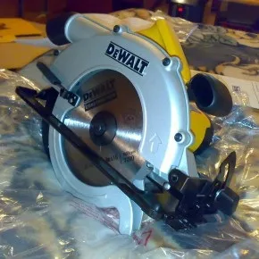 Дискова пилка dewalt