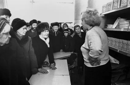 Це були 90-ті, ми торгували, як могли, розважальний портал (це величезні черги очікуванні) Це були 90-ті, ми торгували, як могли, розважальний портал