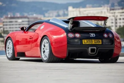Цей червоний bugatti veyron насправді синій - цвях! (Veyron) Цей червоний bugatti veyron насправді синій - цвях!