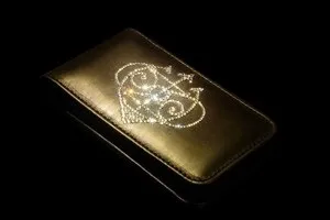 Інкрустація кристалами, стразами і камінням swarovski