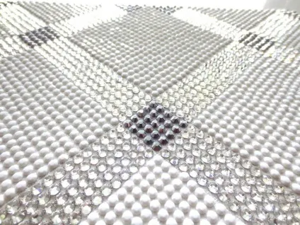 Інкрустація кристалами, стразами і камінням swarovski