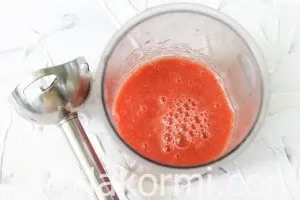 Овочевий салат на зиму з помідорами, огірками, перцем, морквою і цибулею - рецепт з фото
